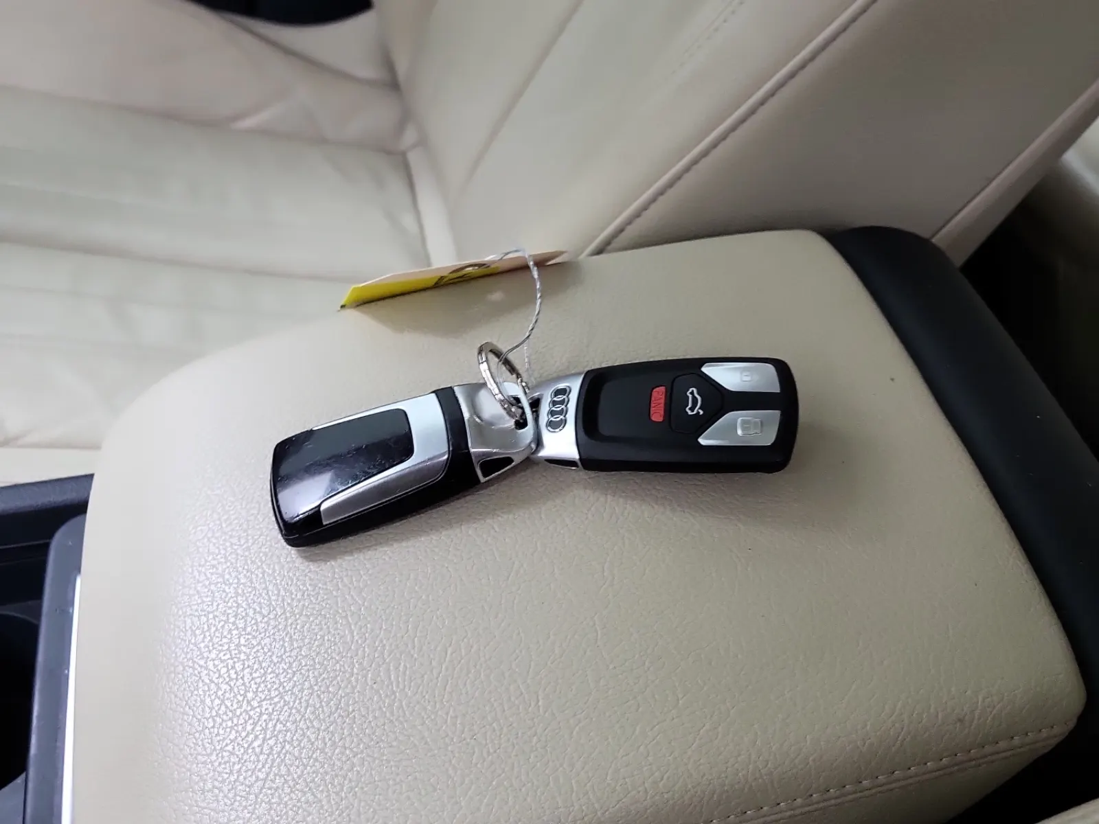 Keys/Fobs/Manual Photo