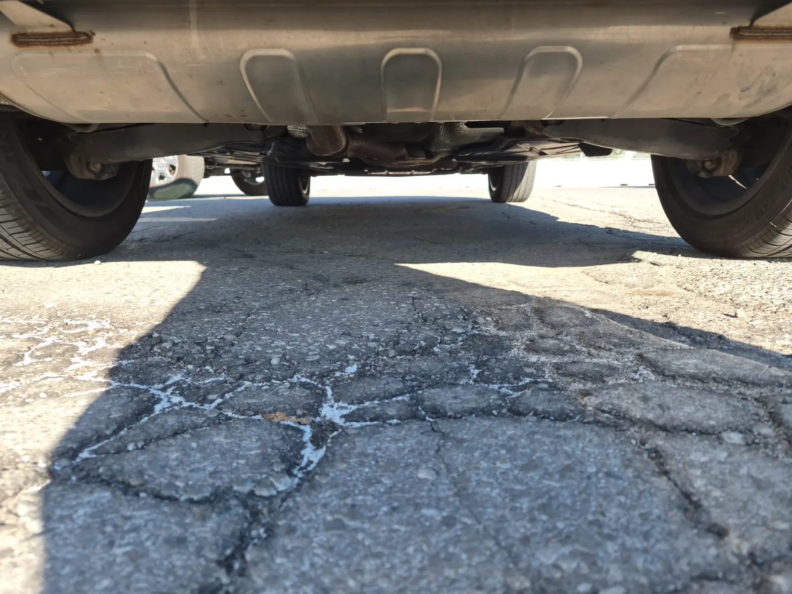 Undercarriage - Rear Photo