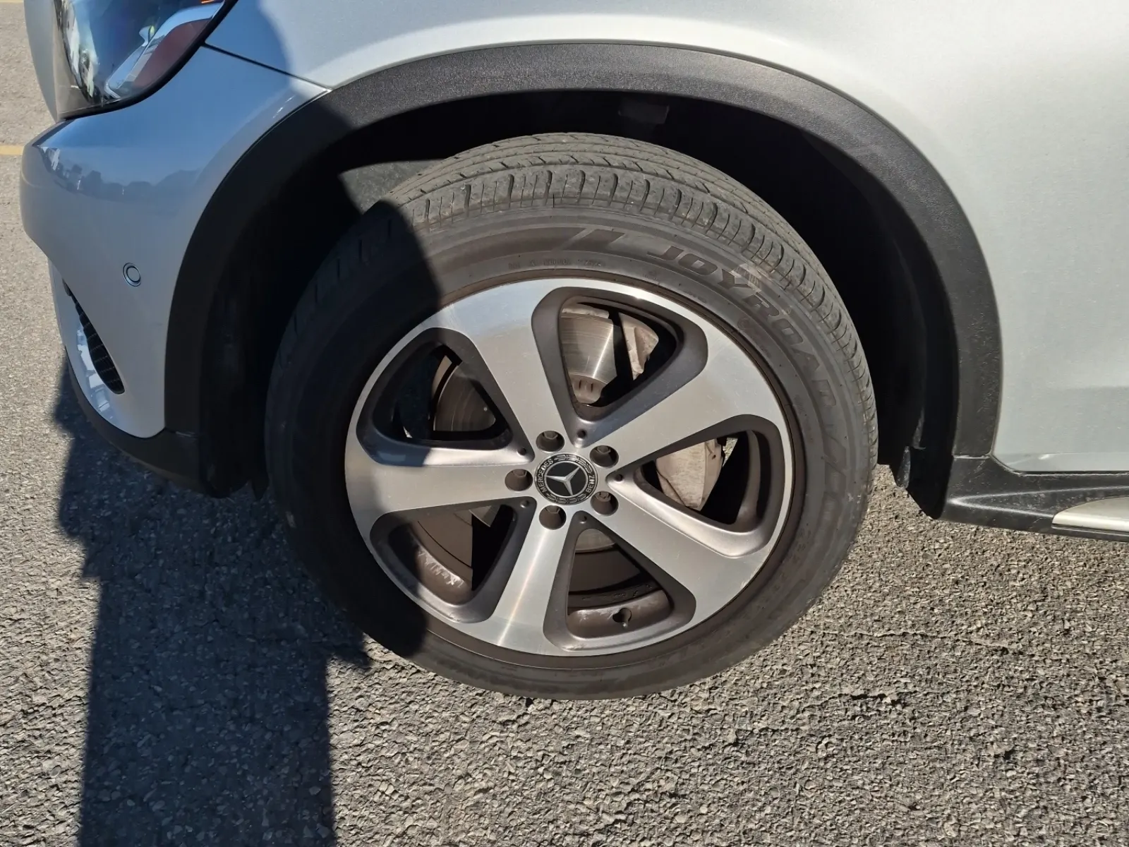 Front driver wheel/tire photo