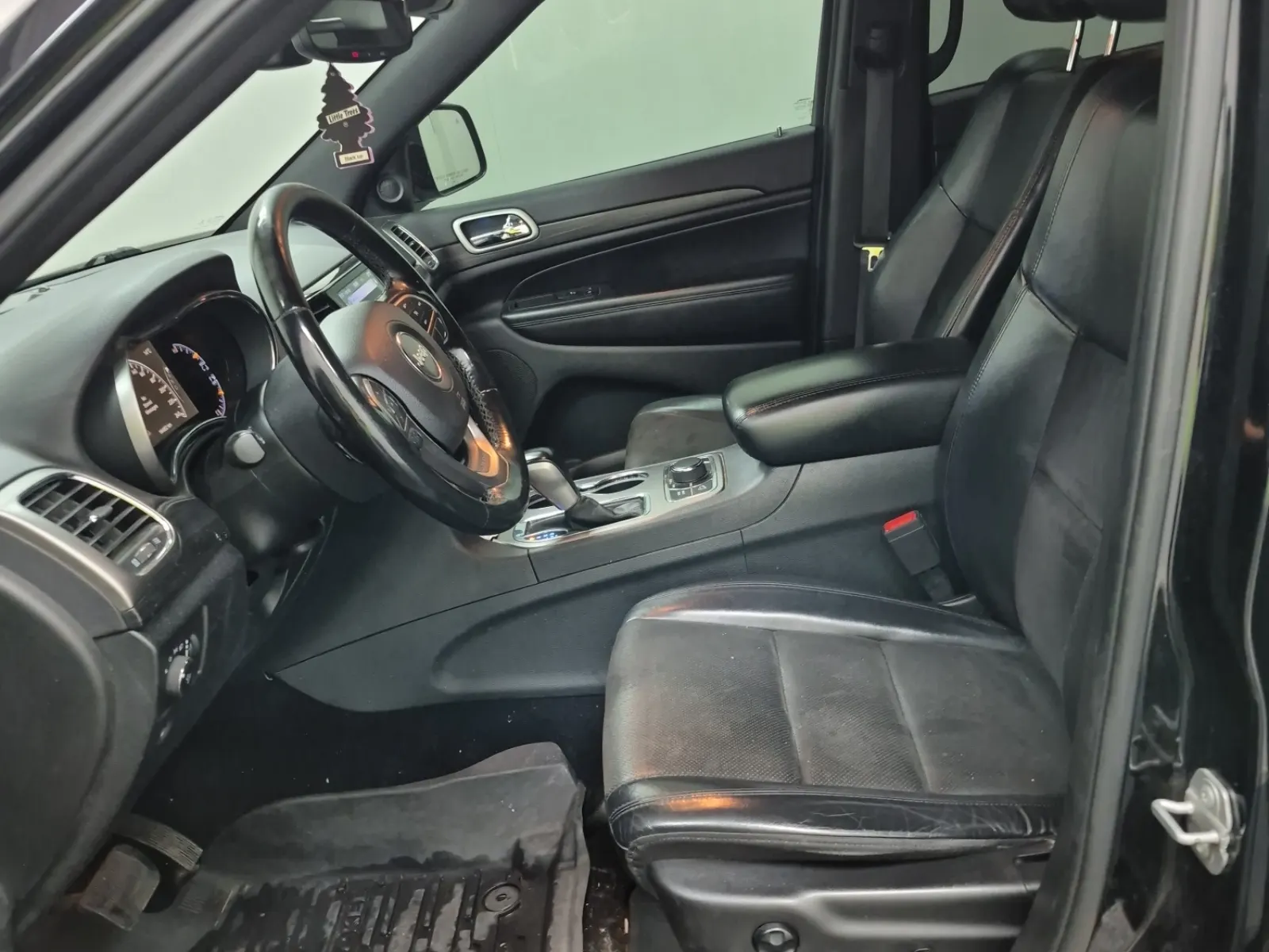 Front Interior Photo