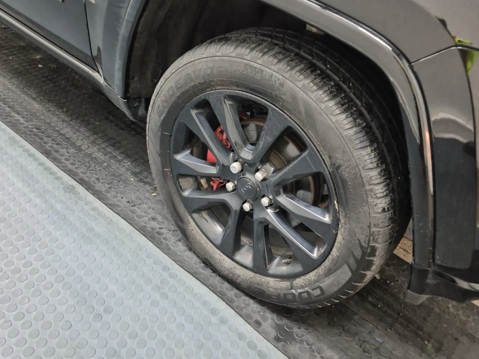 Right Front Wheel/Tire Photo