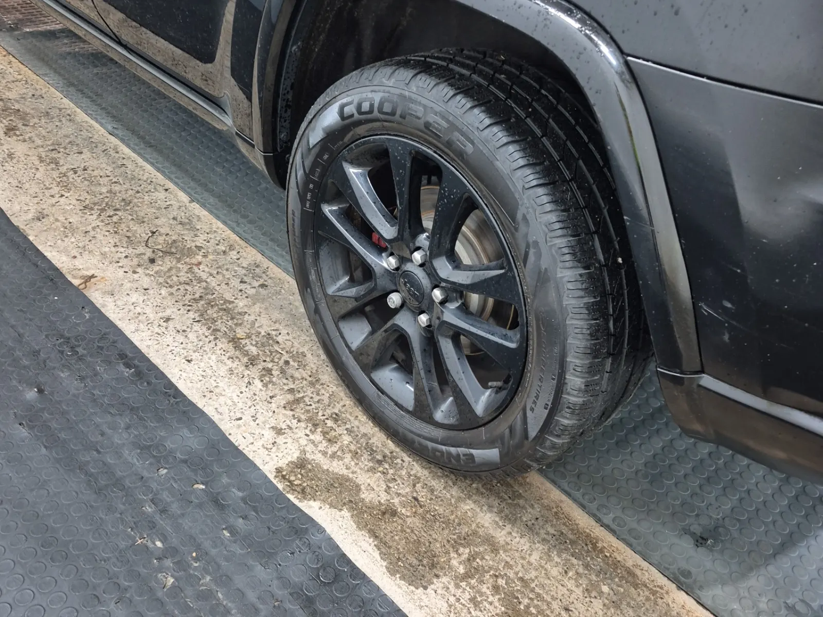 Left Rear Wheel/Tire Photo