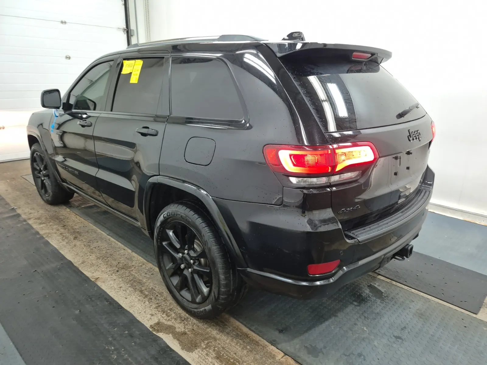 Driver Rear 3/4 Photo