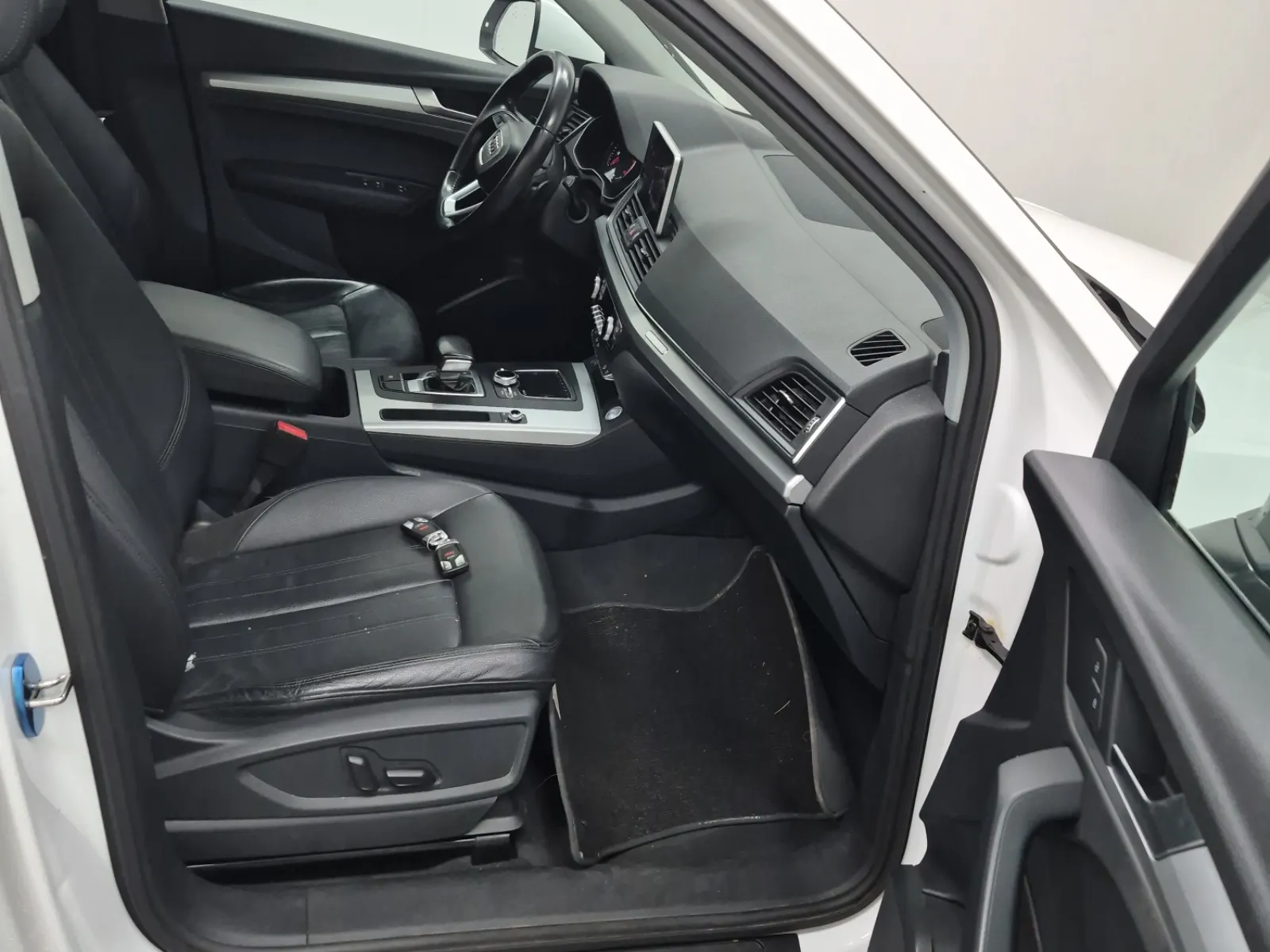 Right Side Interior Photo