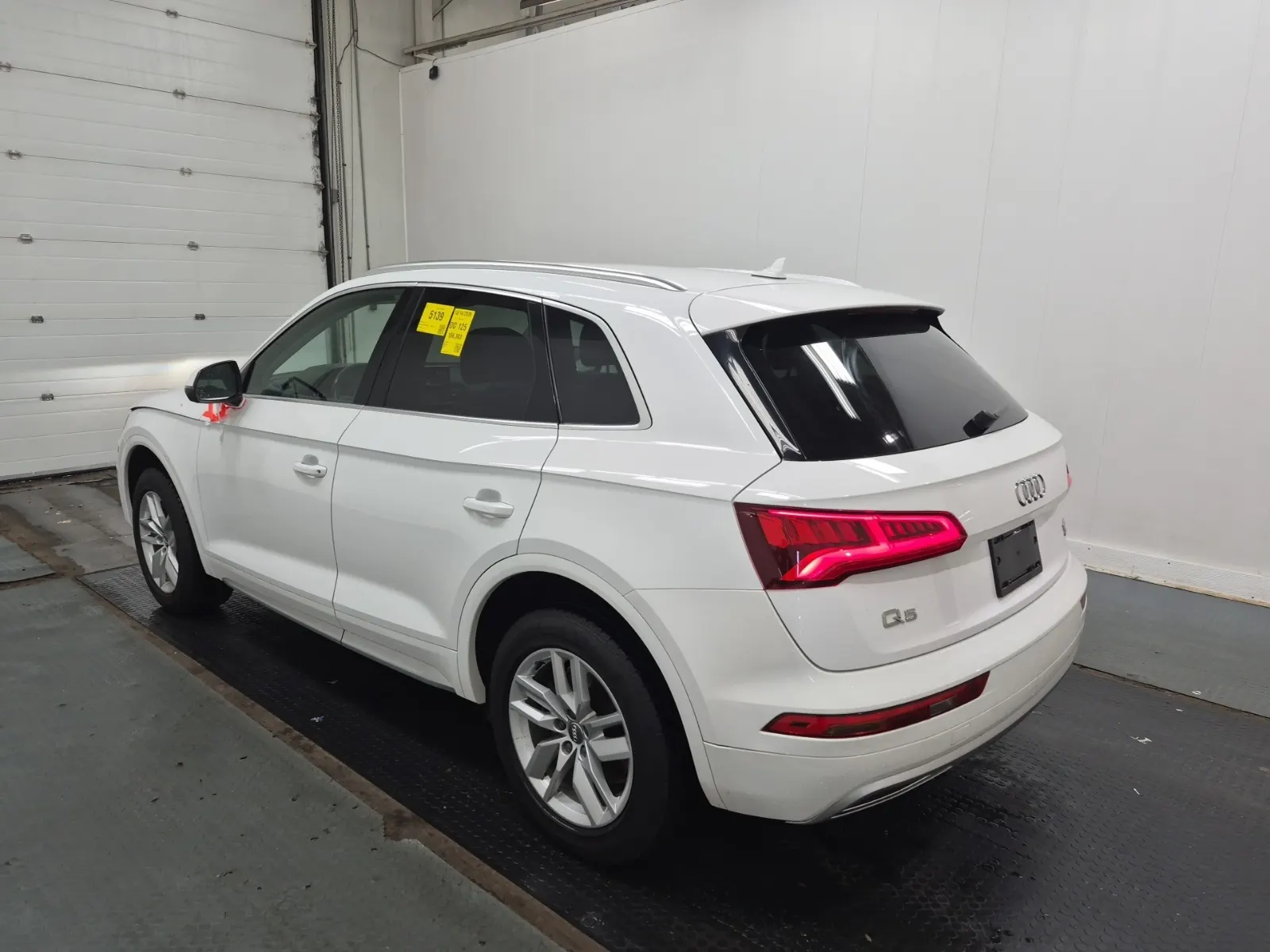 Driver Rear 3/4 Photo