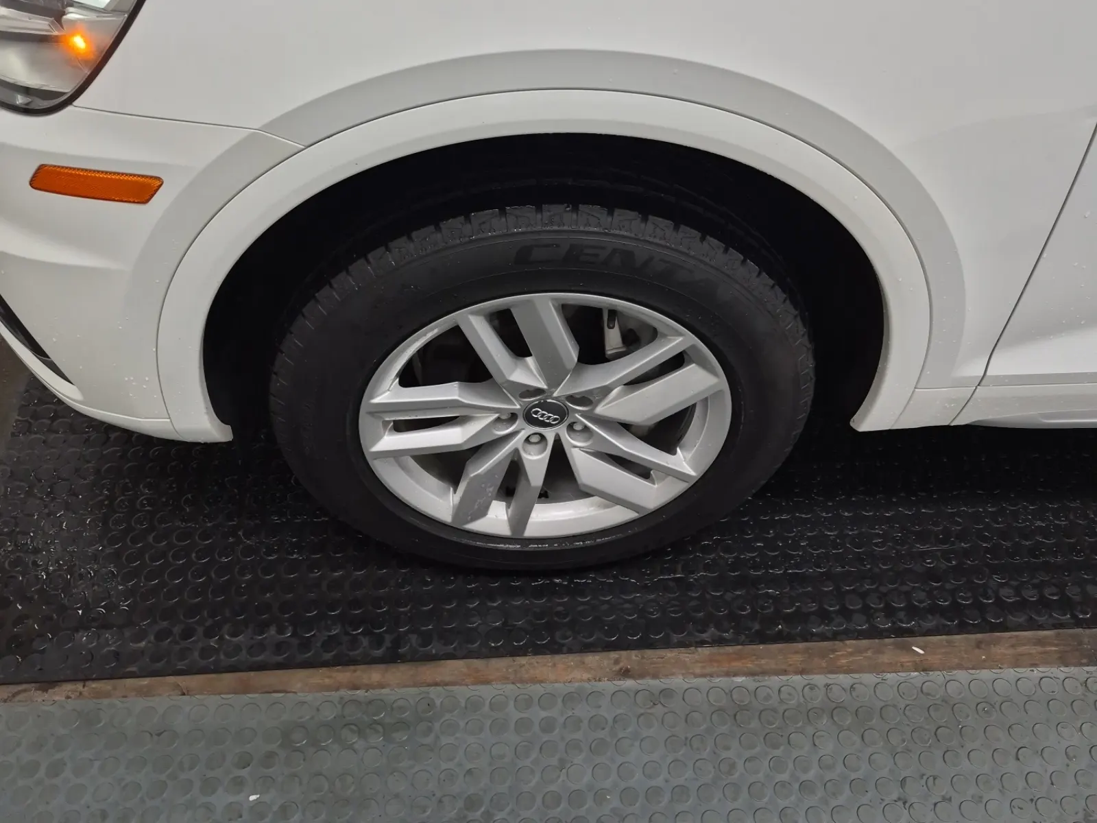 Front driver wheel/tire photo