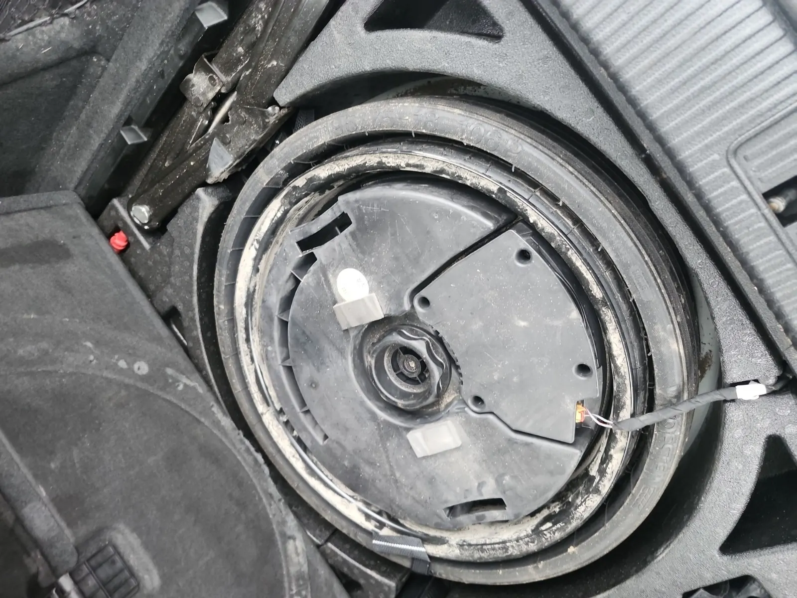 Spare Tire & Wheel Photo