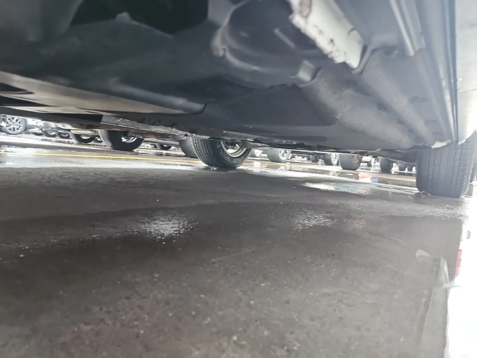 Undercarriage - Passenger Photo