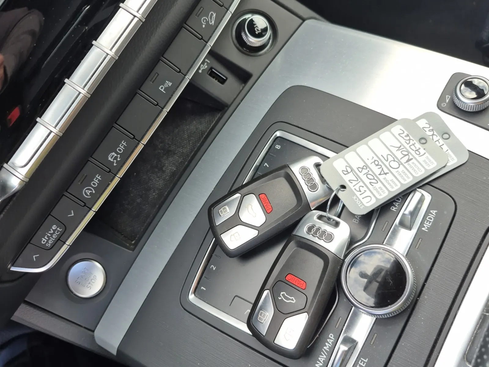 Keys/Fobs/Manual Photo