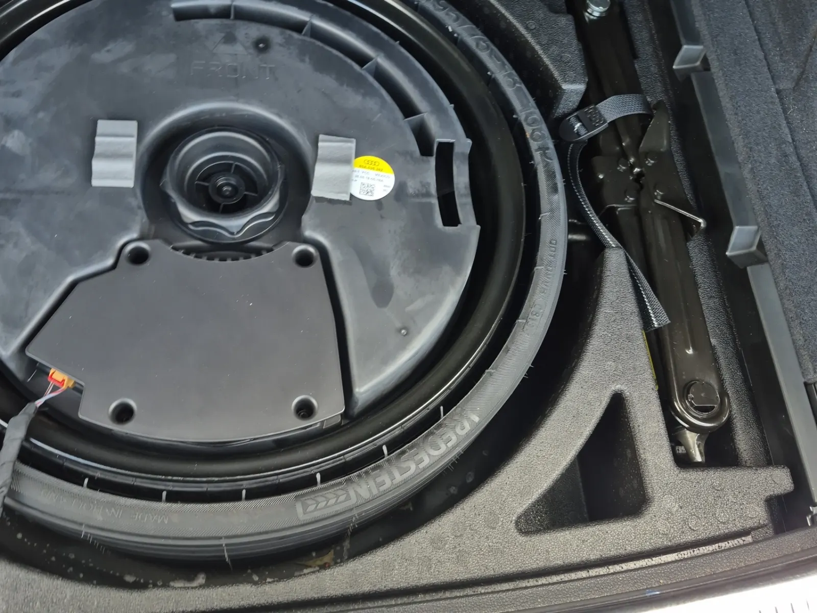 Spare Tire & Wheel Photo