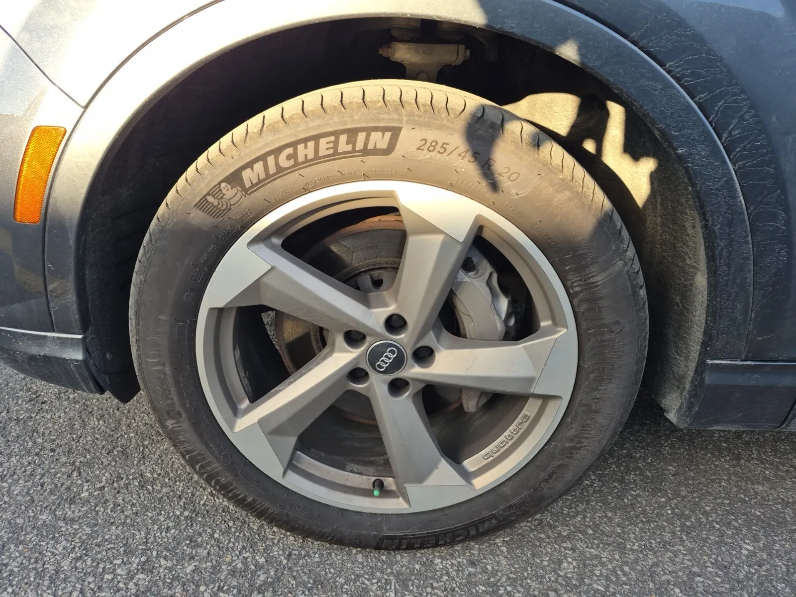 Front driver wheel/tire photo