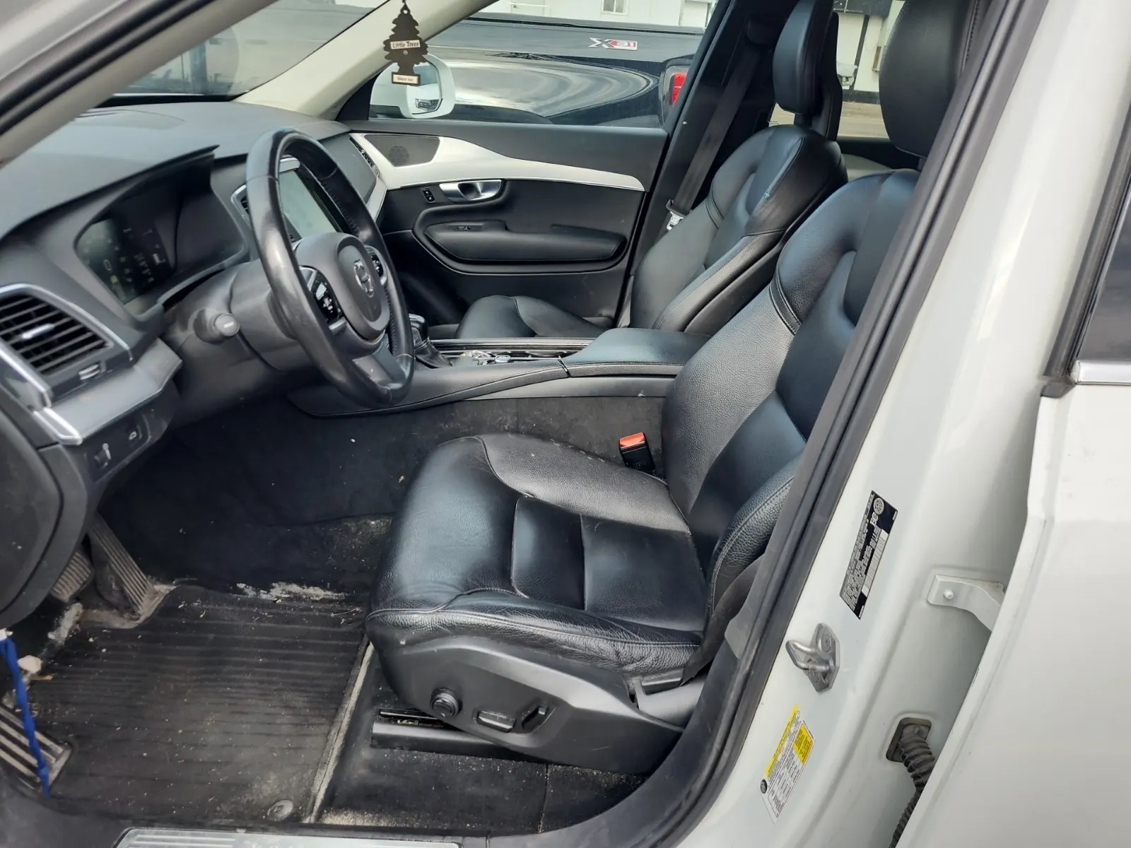 Front Interior Photo