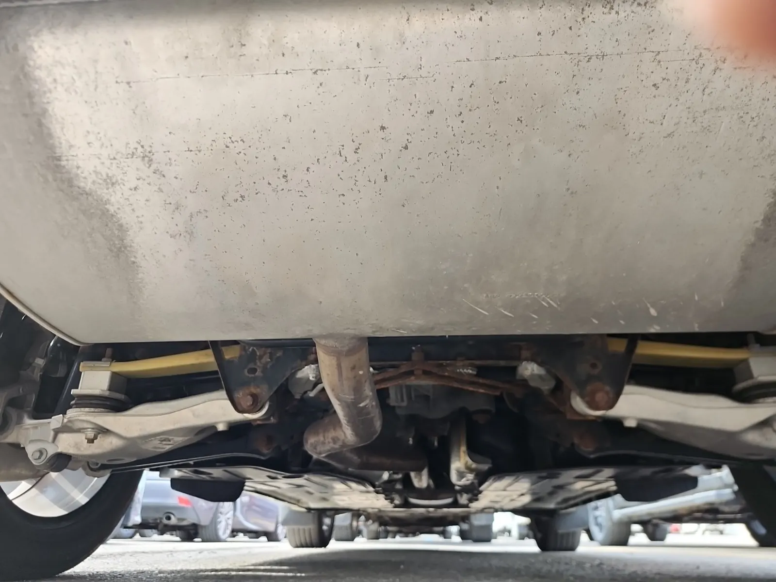 Undercarriage - Rear Photo