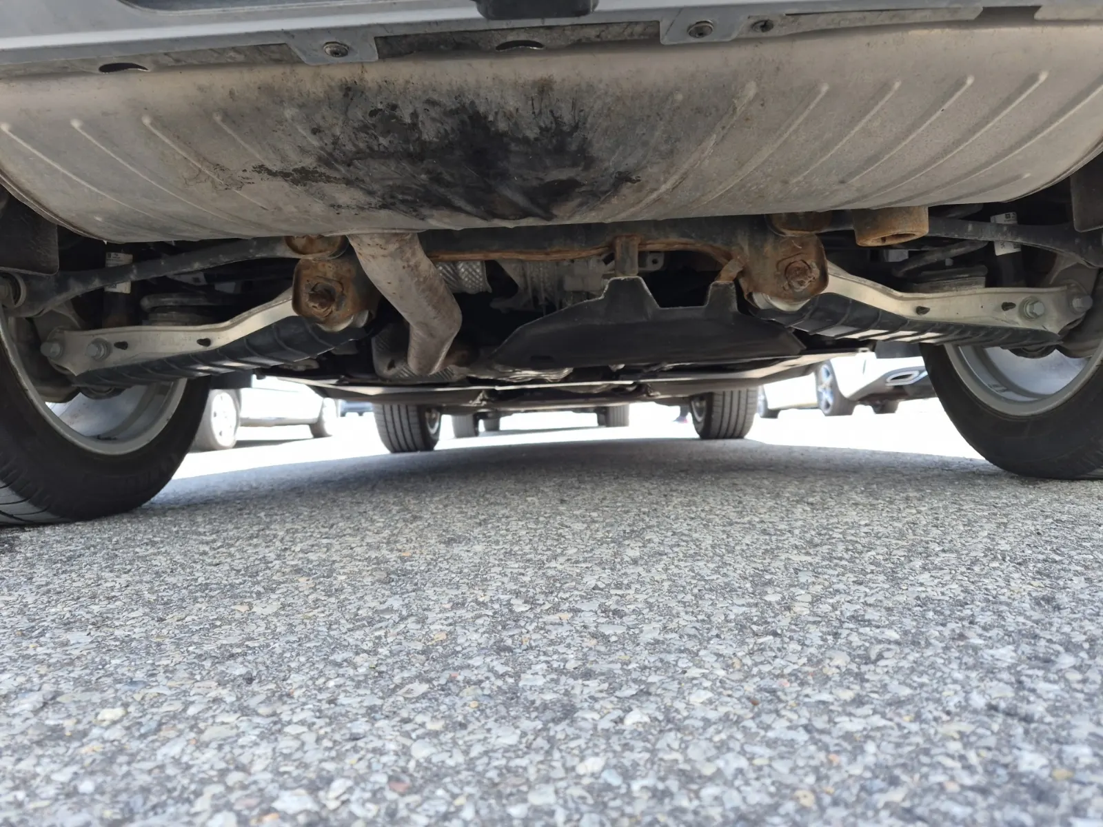 Undercarriage - Rear Photo