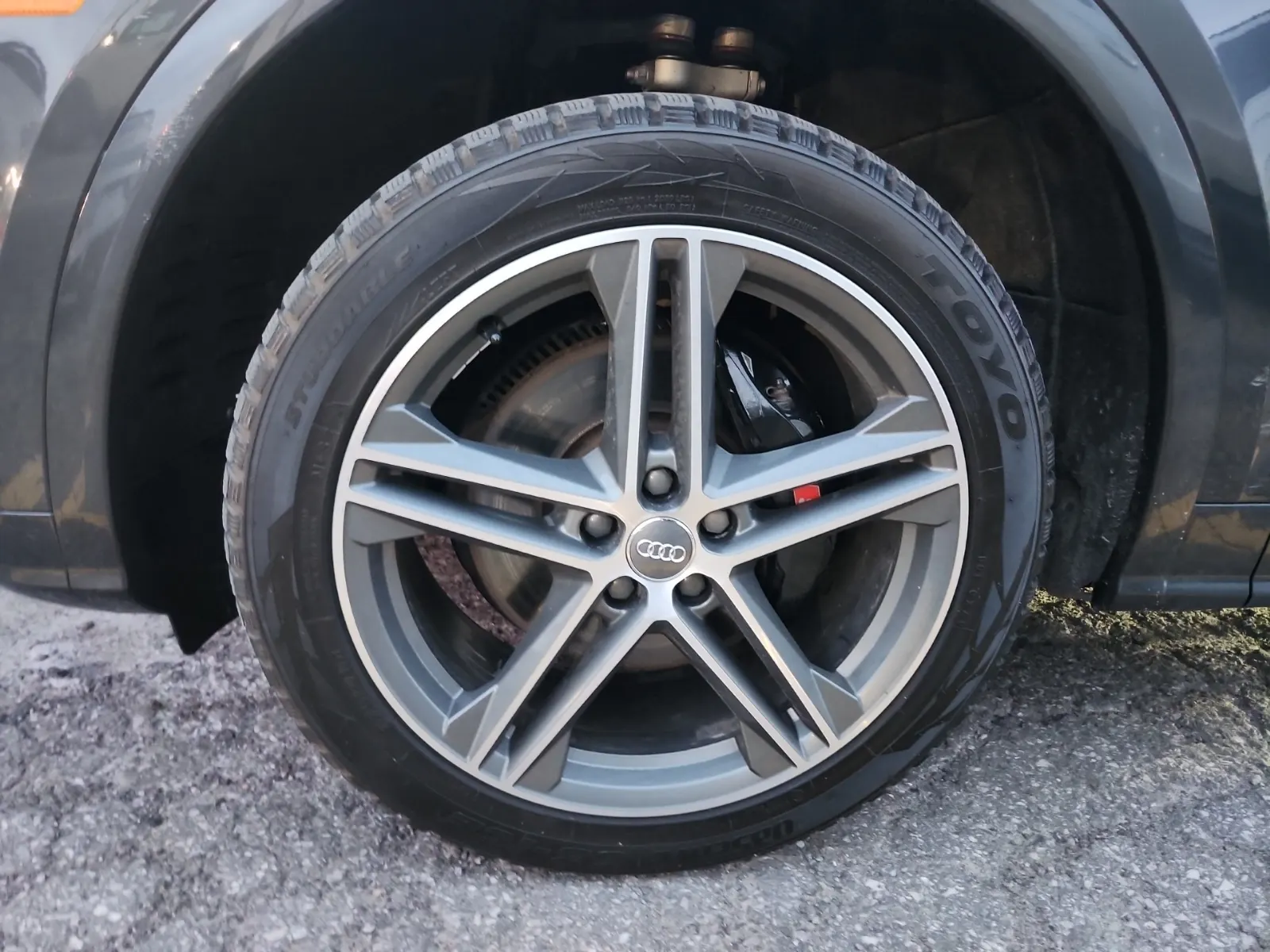 Front driver wheel/tire photo