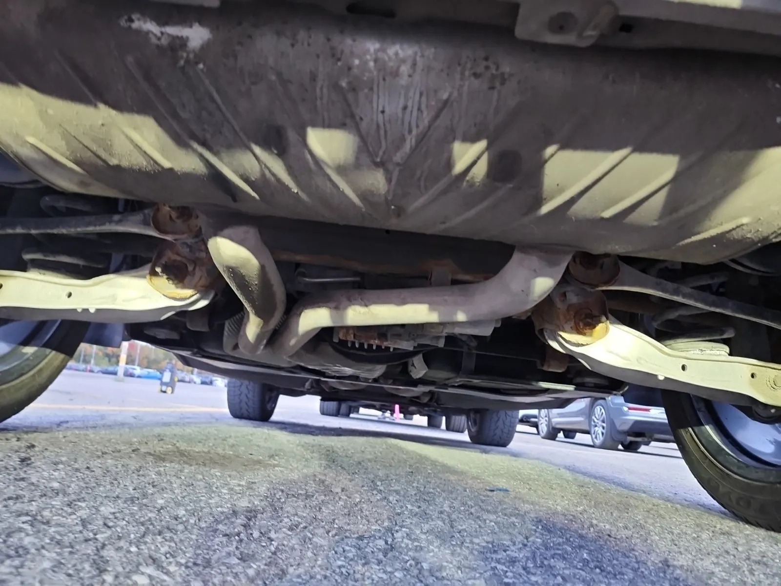 Undercarriage - Rear Photo