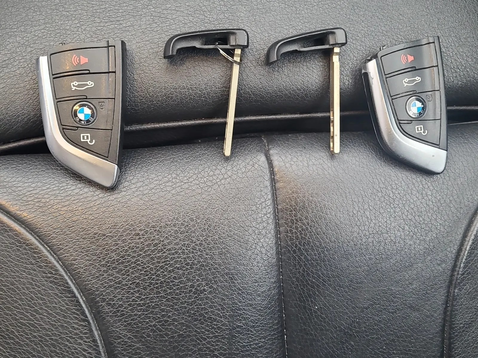 Keys/Fobs/Manual Photo
