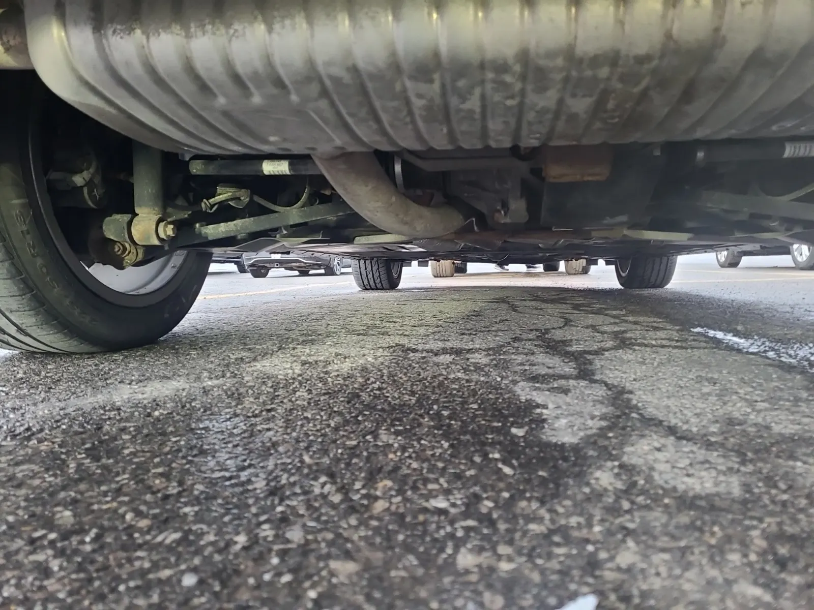 Undercarriage - Rear Photo