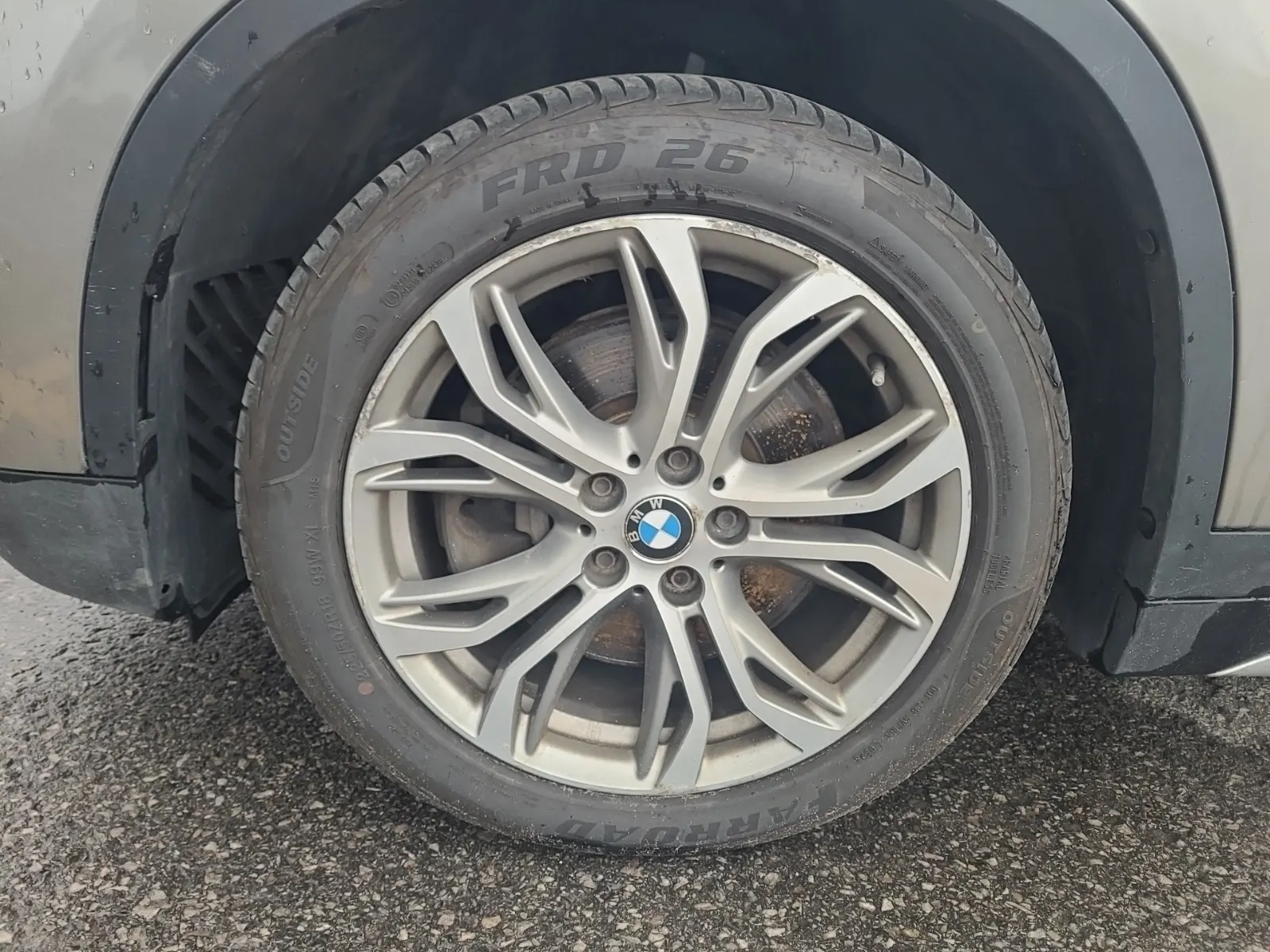 Front driver wheel/tire photo
