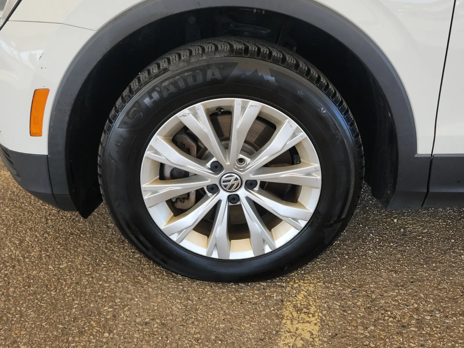 Front driver wheel/tire photo