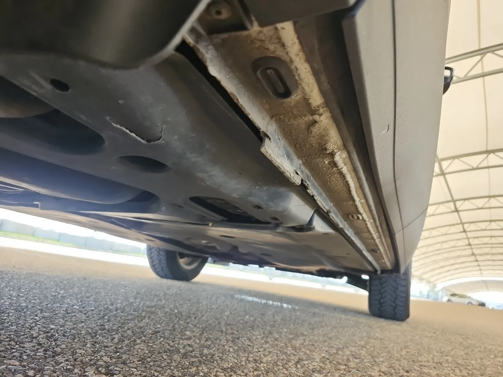 Undercarriage - Passenger Photo