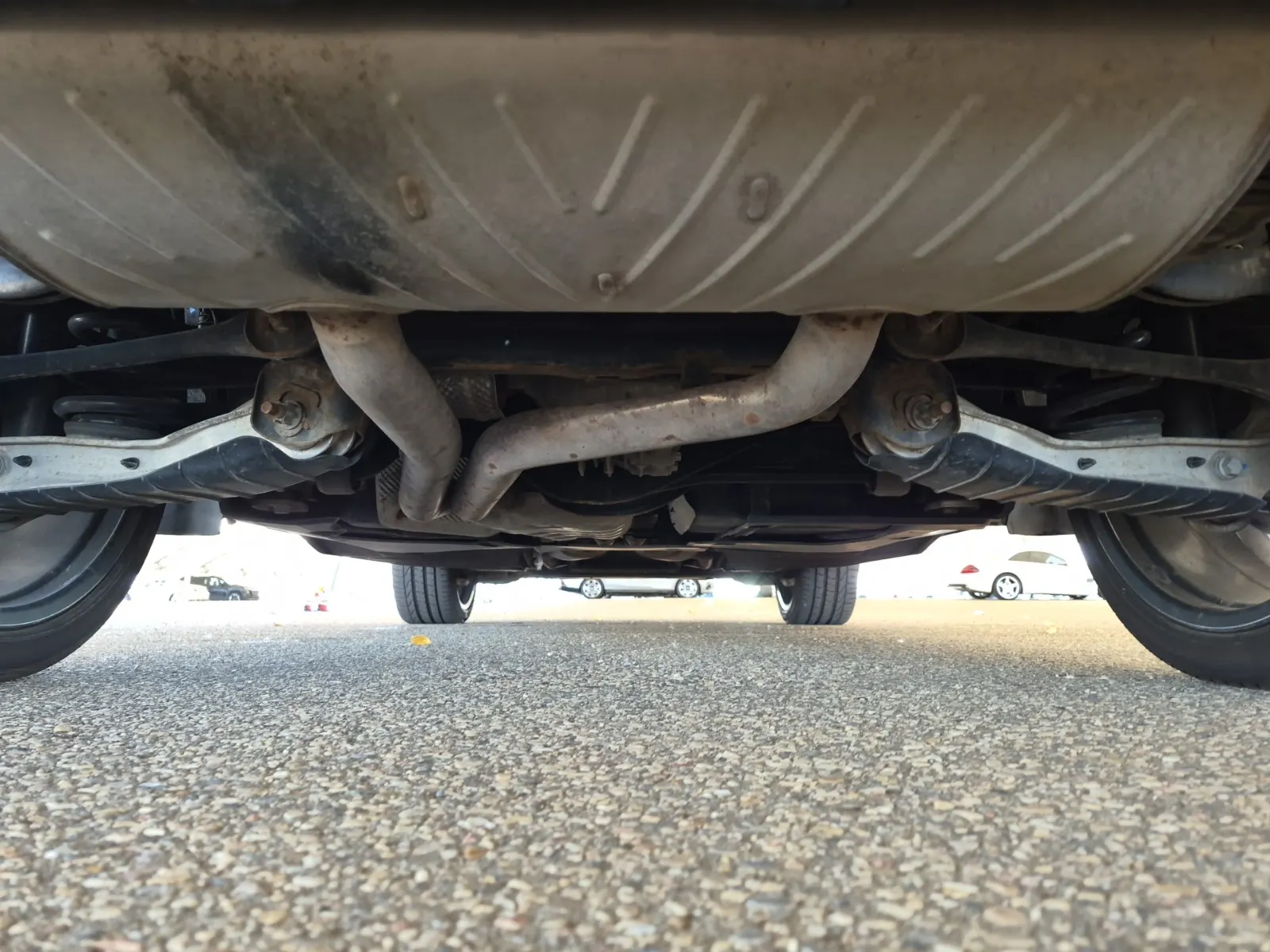 Undercarriage - Rear Photo
