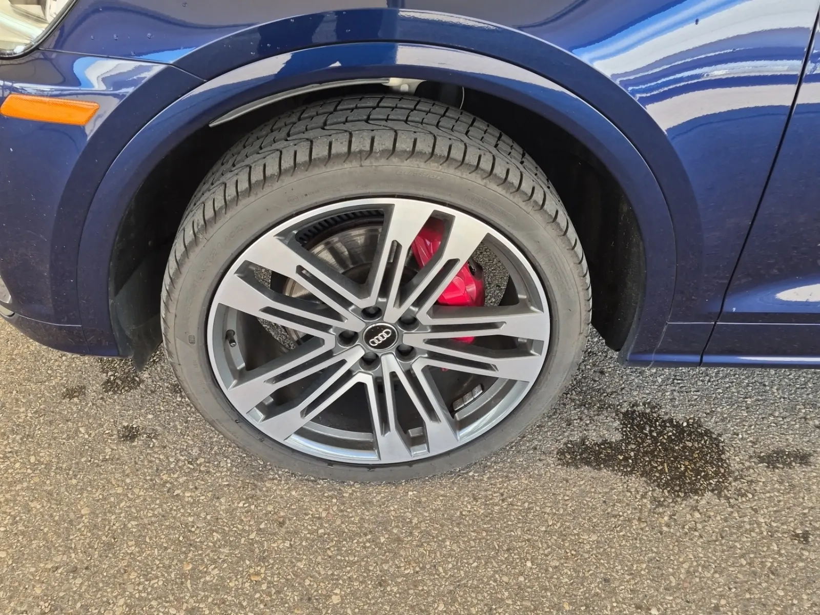 Front driver wheel/tire photo