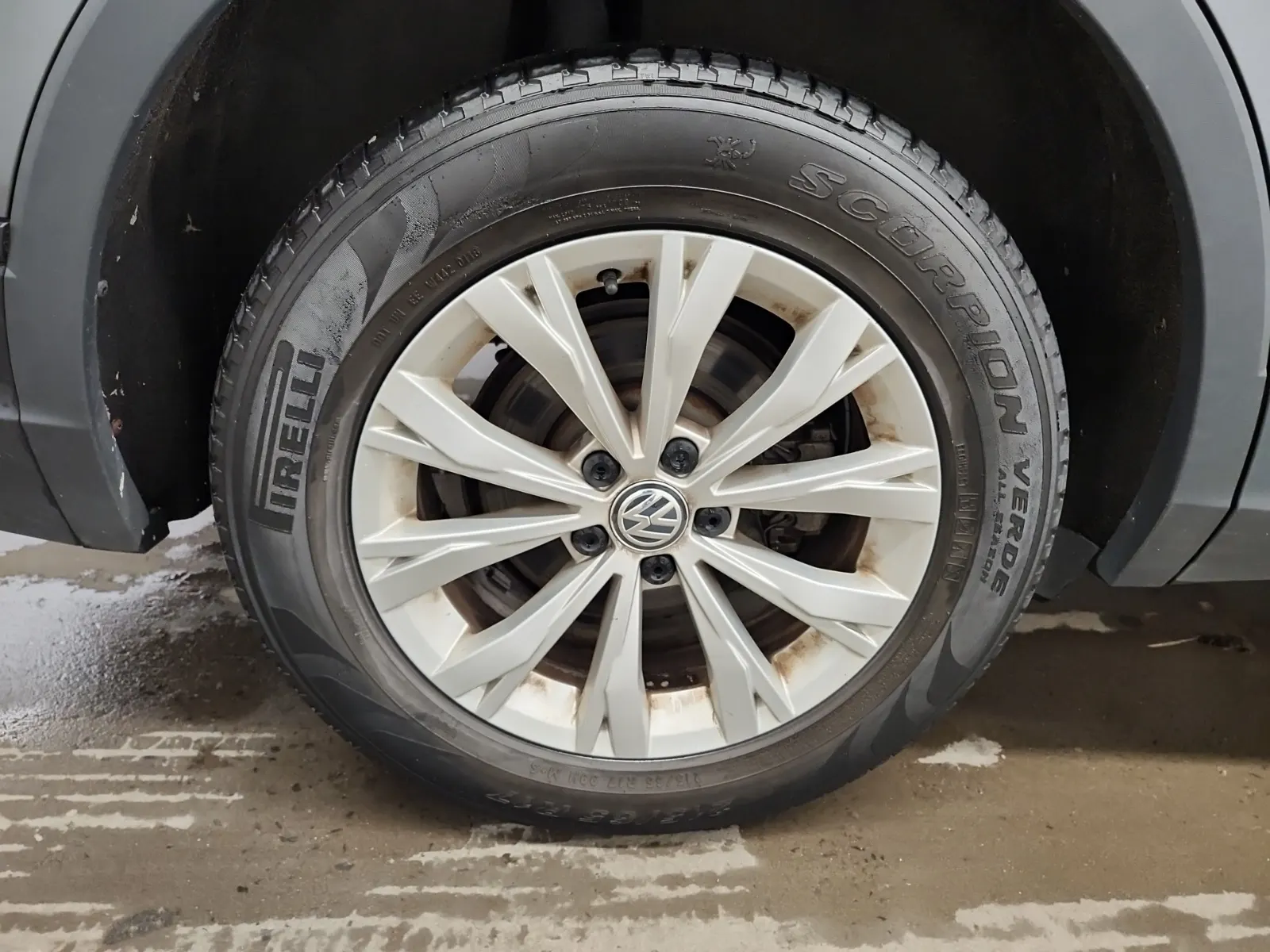Right Rear Wheel/Tire Photo