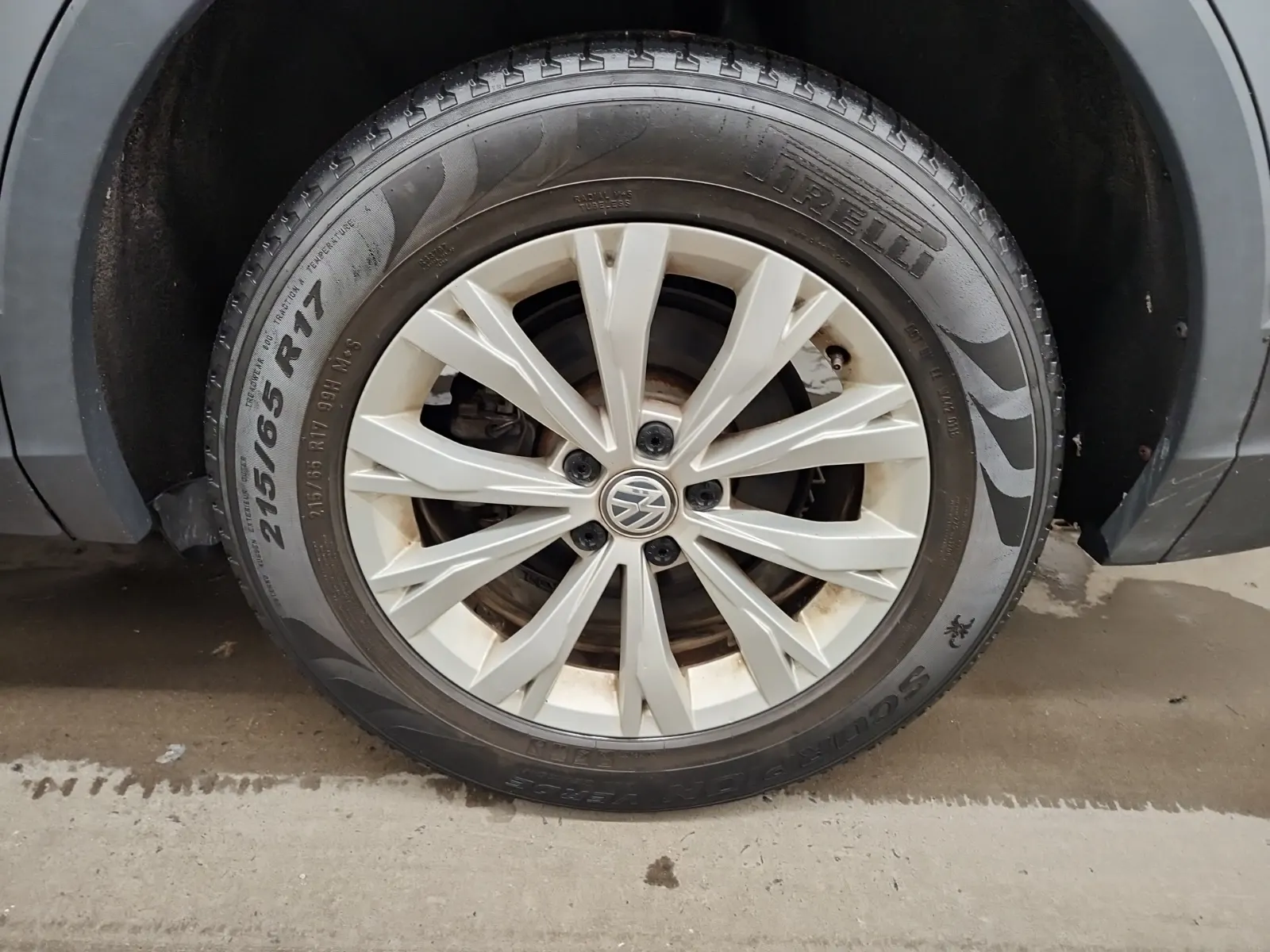 Left Rear Wheel/Tire Photo