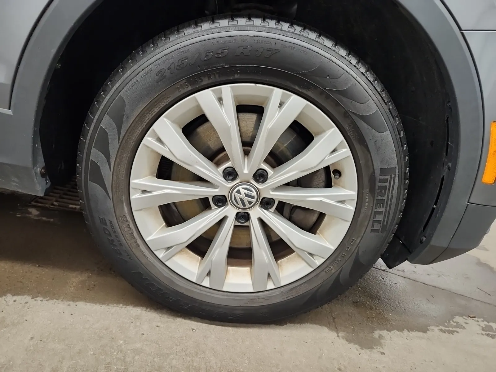 Right Front Wheel/Tire Photo