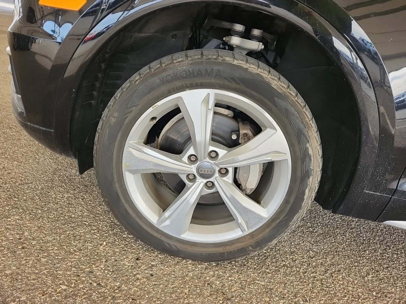 Front driver wheel/tire photo