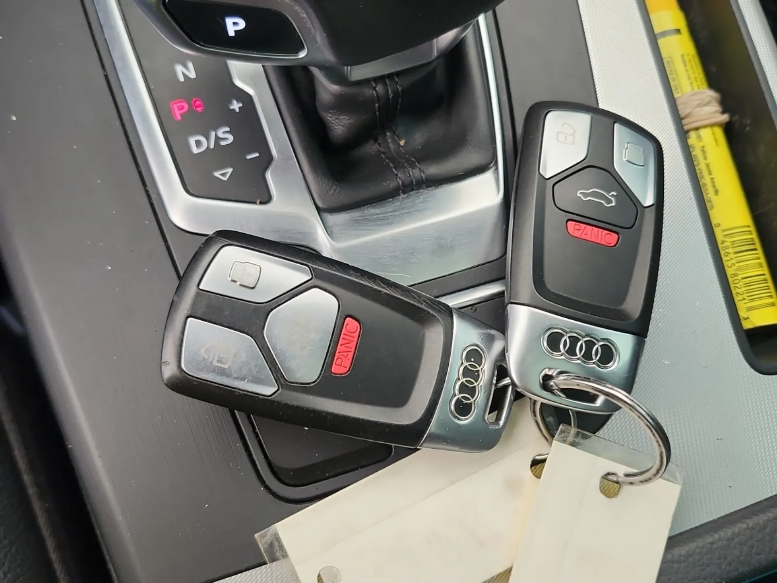 Keys/Fobs/Manual Photo
