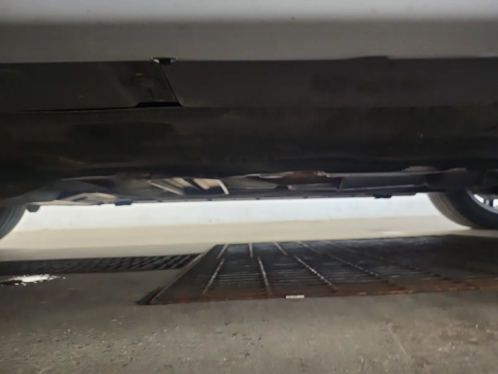 Undercarriage - Passenger Photo