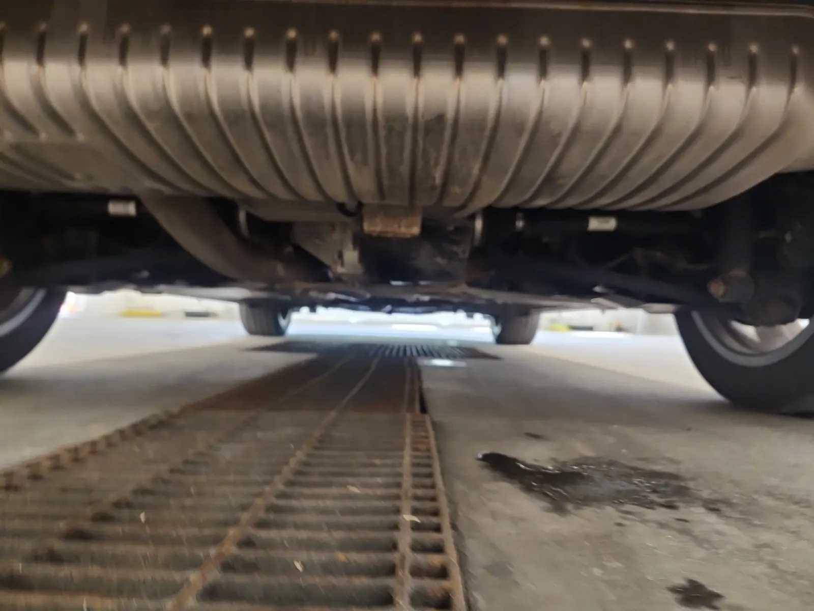 Undercarriage - Rear Photo