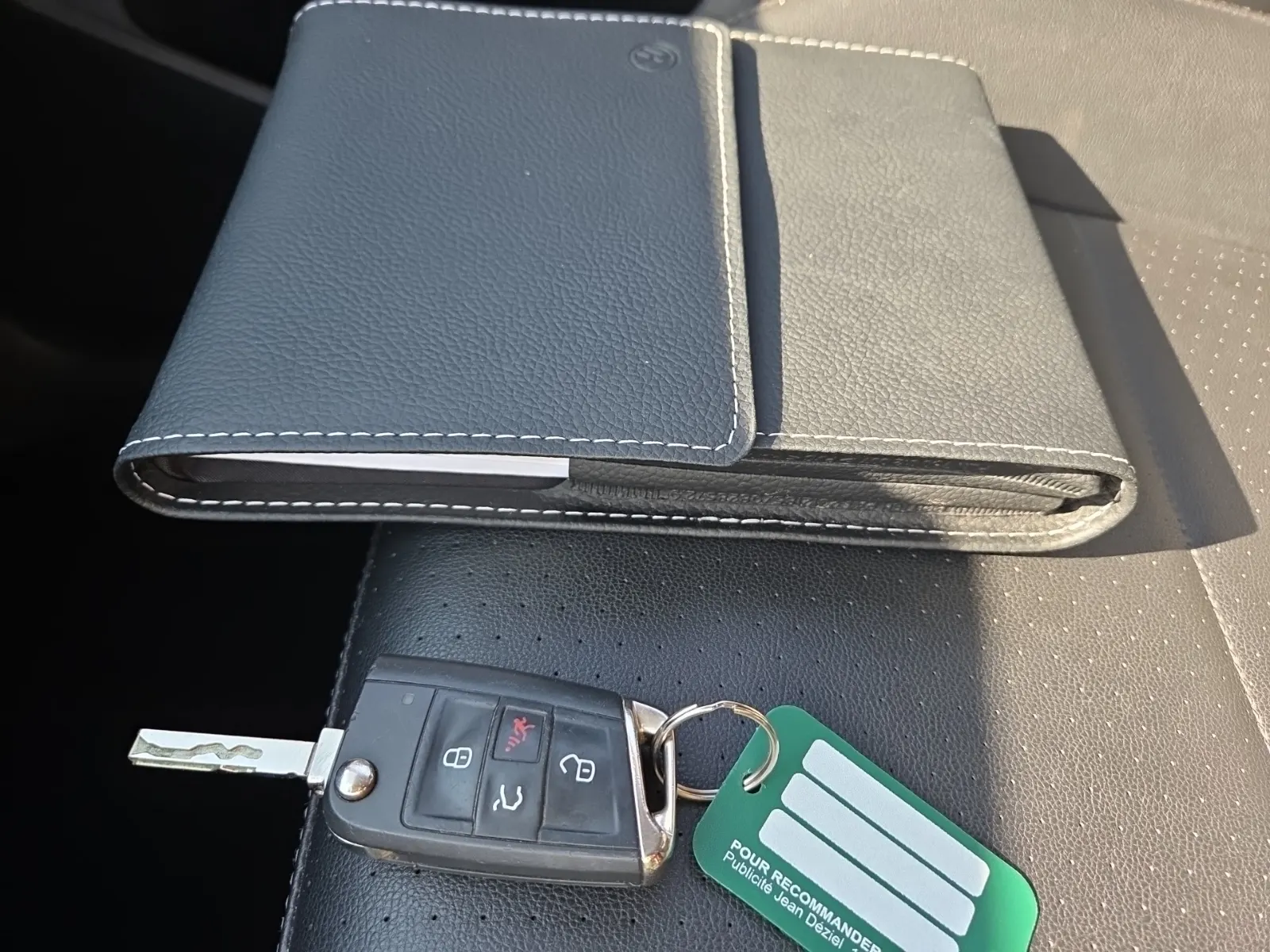 Keys/Fobs/Manual Photo