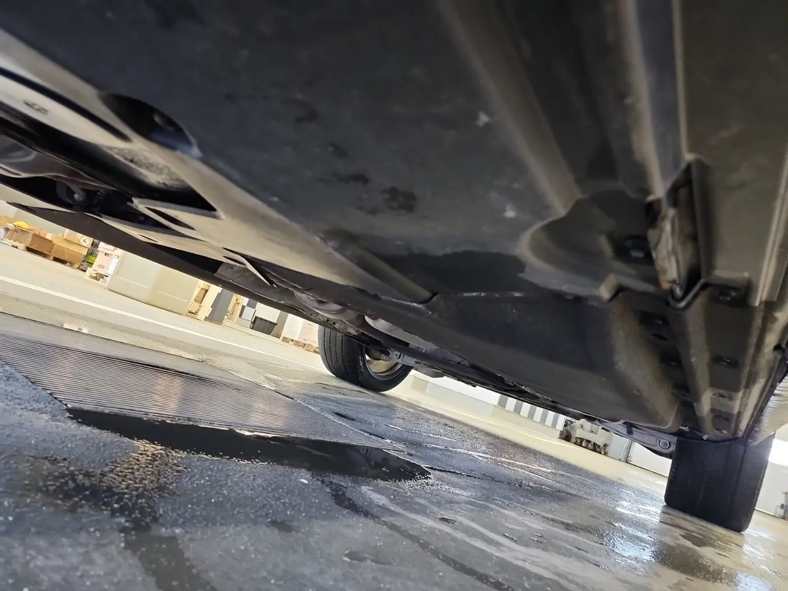 Undercarriage - Passenger Photo