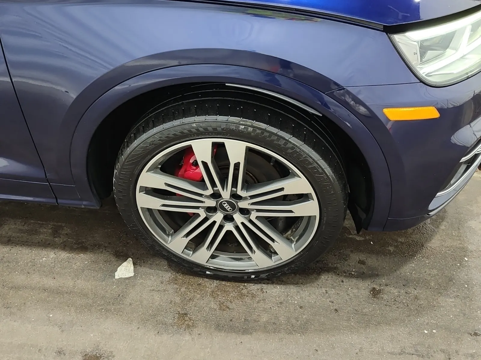 Right Front Wheel/Tire Photo