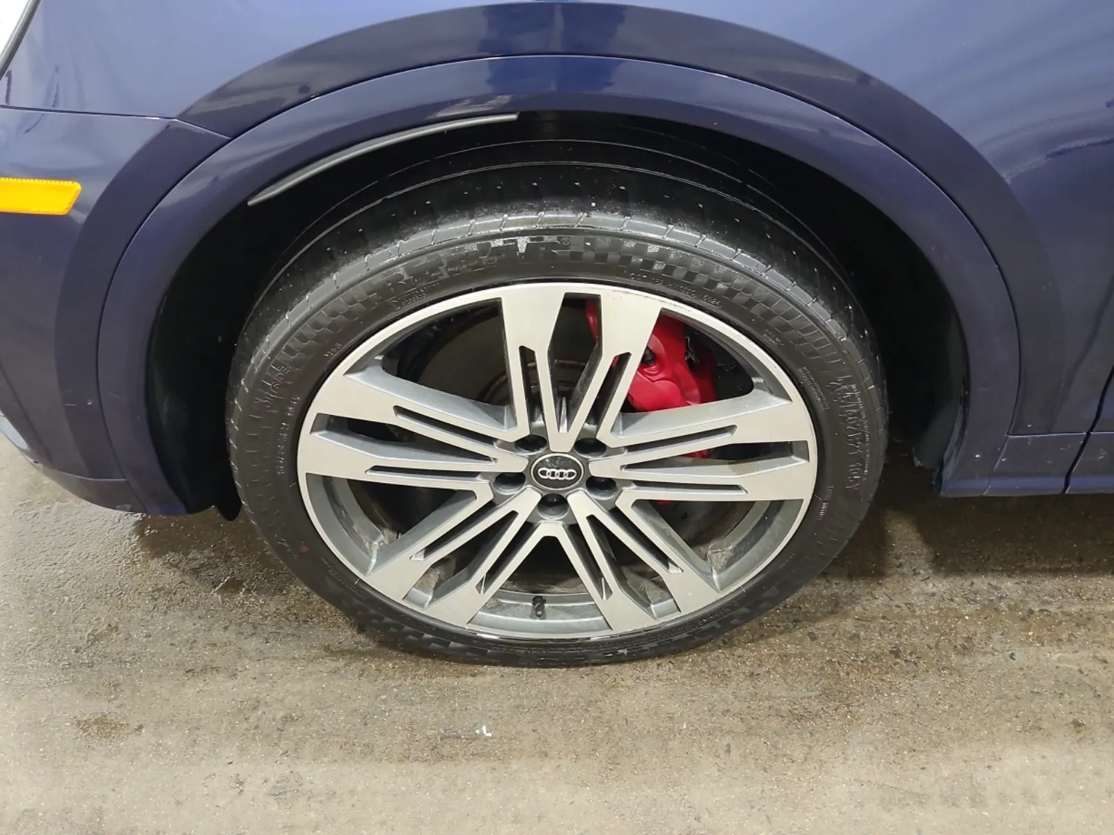 Front driver wheel/tire photo