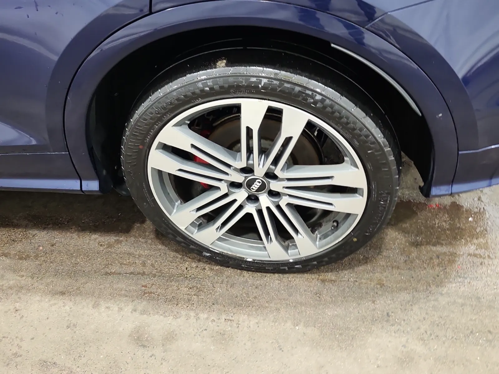 Left Rear Wheel/Tire Photo