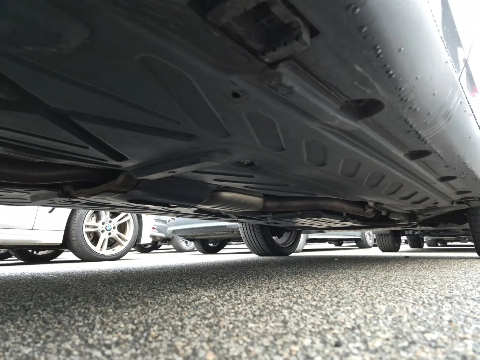 Undercarriage - Passenger Photo
