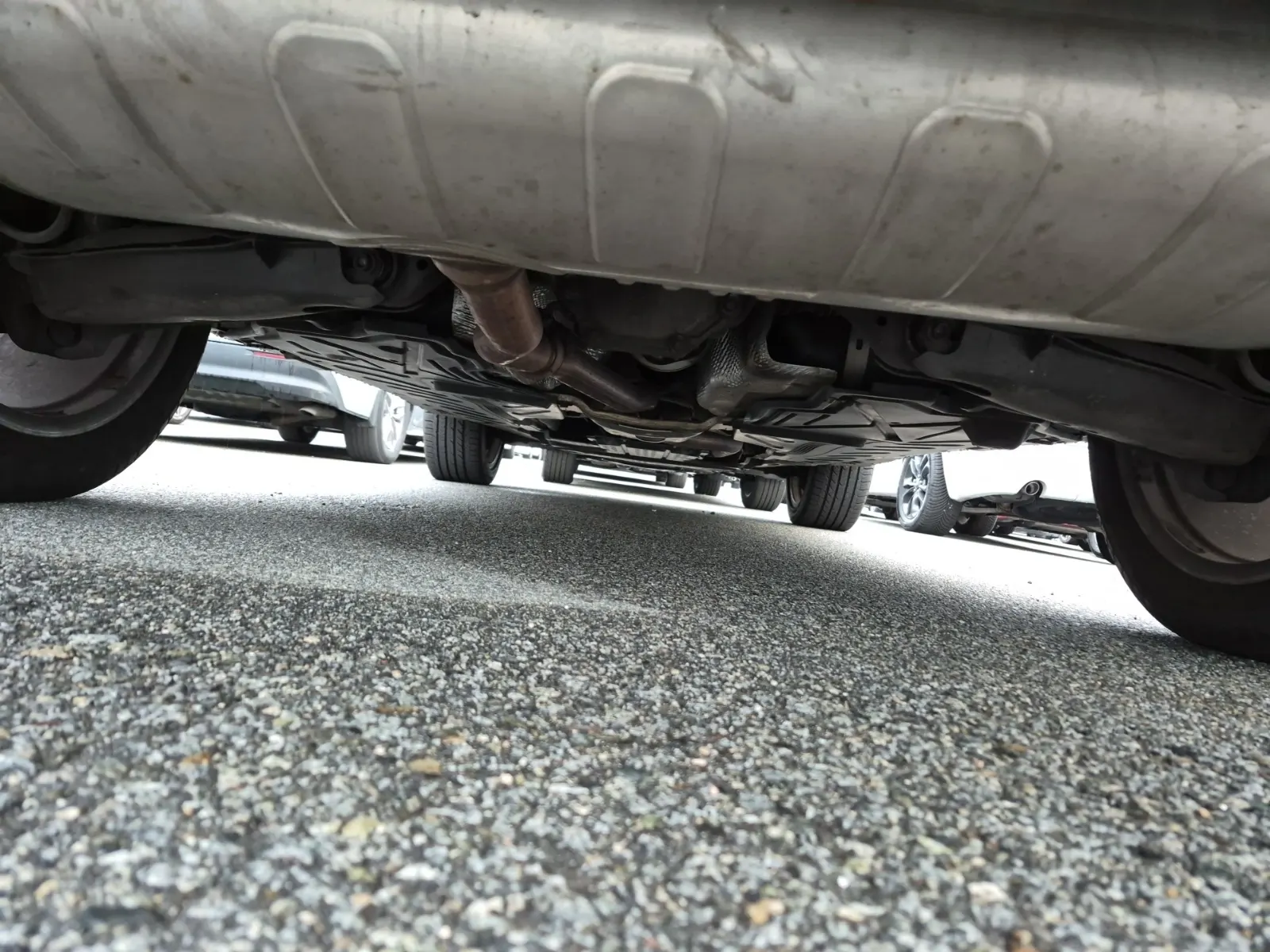 Undercarriage - Rear Photo