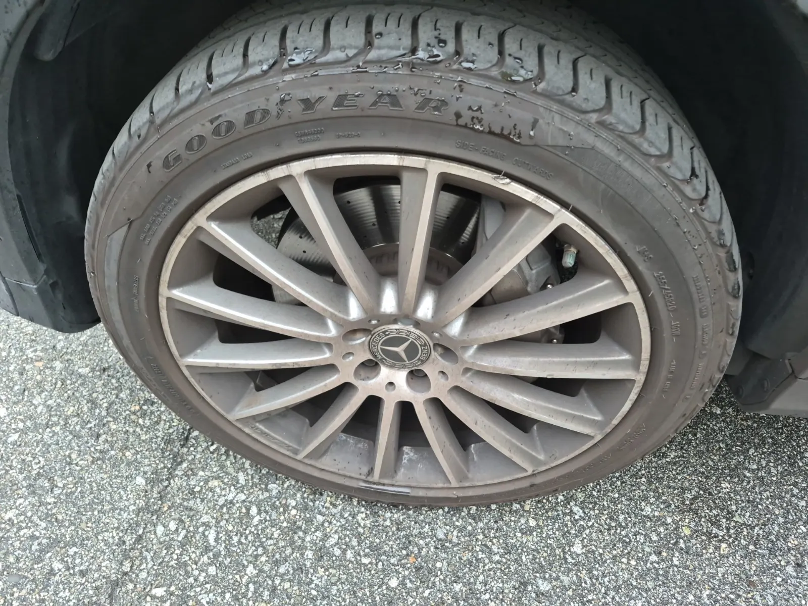 Front driver wheel/tire photo