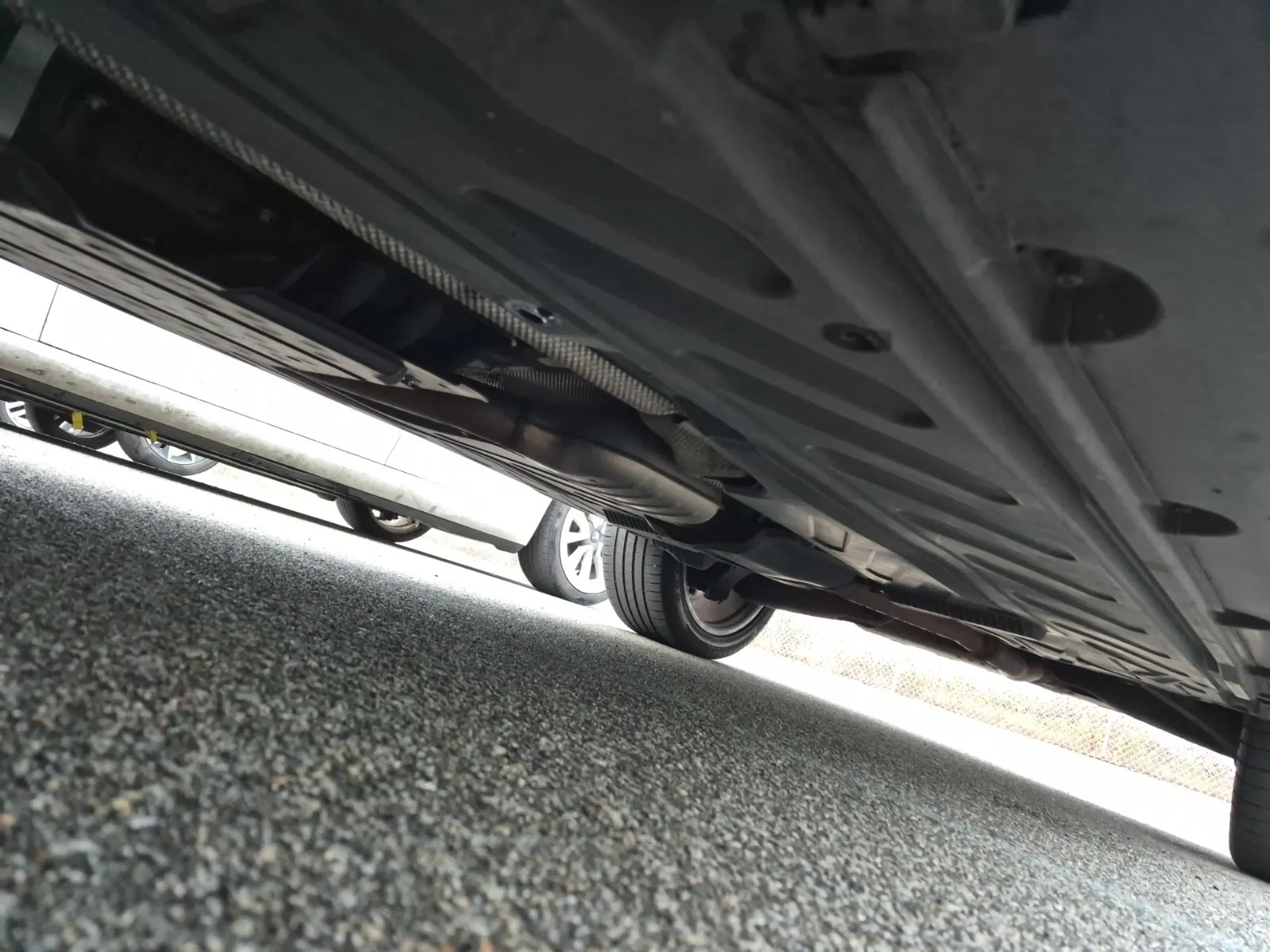 Undercarriage - Driver Photo