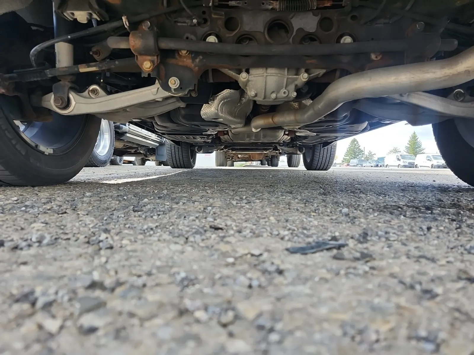 Undercarriage - Rear Photo