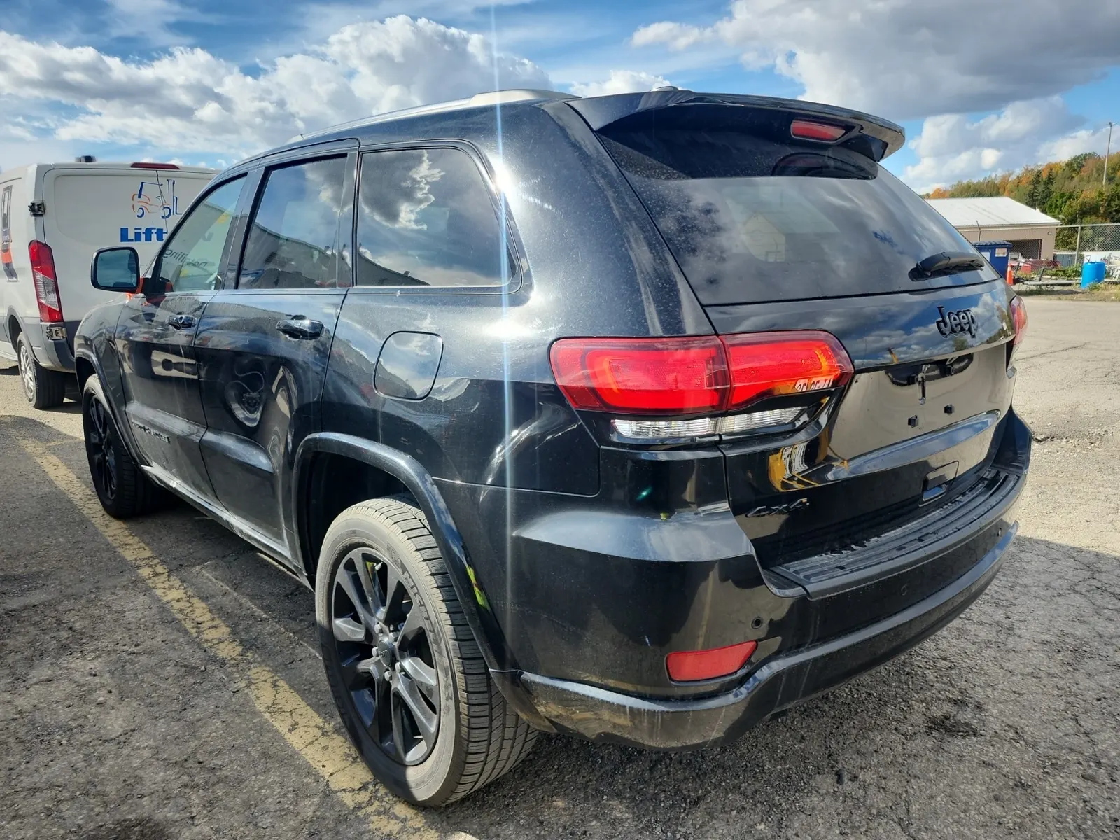 Driver Rear 3/4 Photo