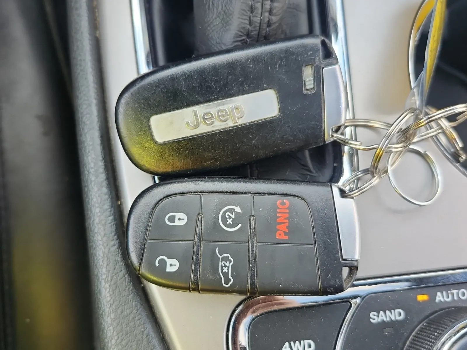 Keys/Fobs/Manual Photo