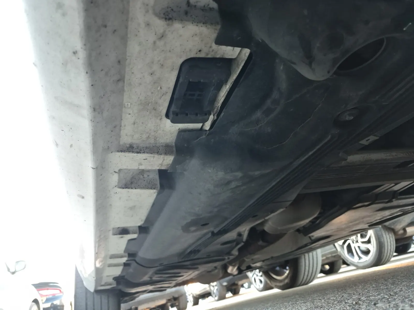 Undercarriage - Passenger Photo