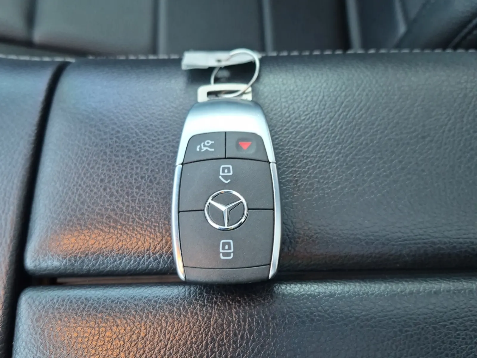 Keys/Fobs/Manual Photo