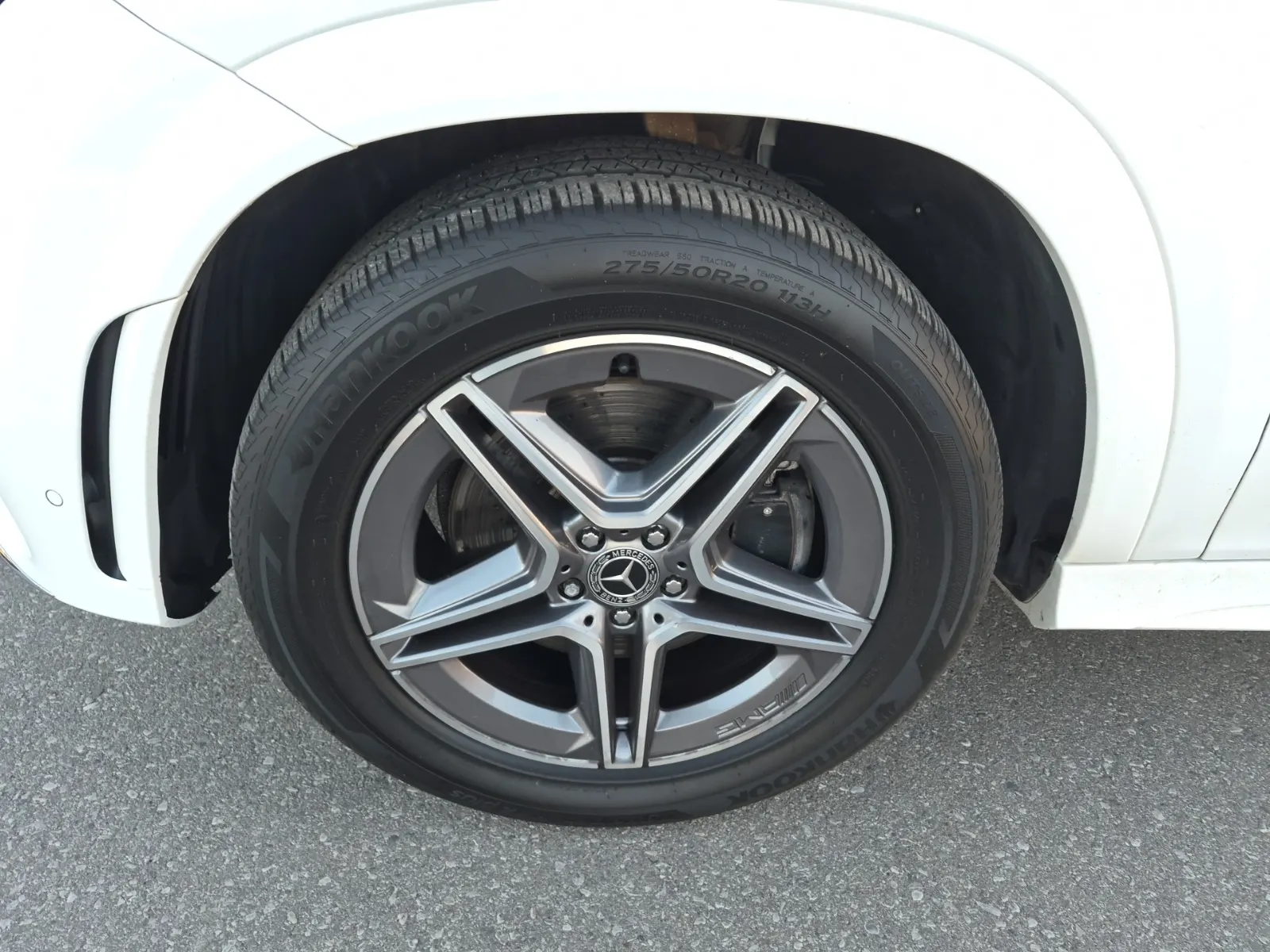 Front driver wheel/tire photo