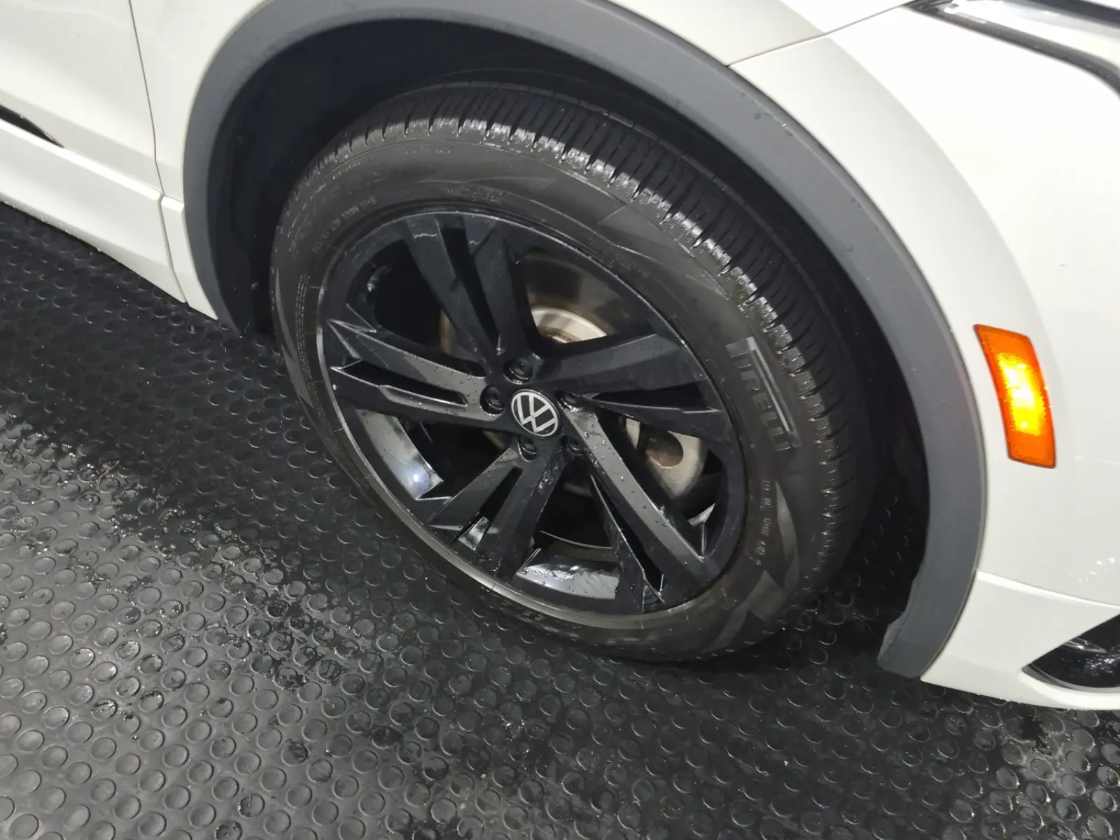 Right Front Wheel/Tire Photo